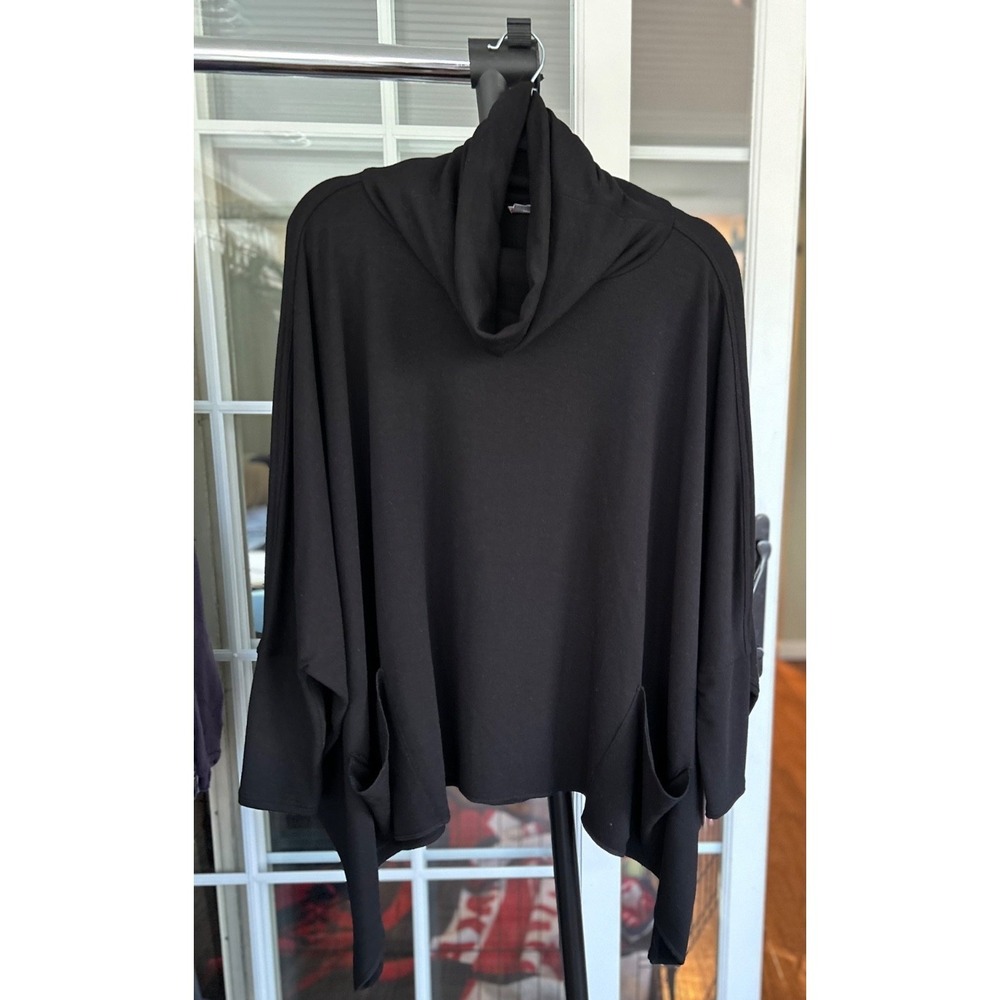 JoFit Women's NWT Black Large Jo Poncho Orig. $116 SOFT